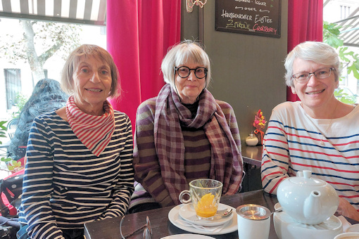 Helga Huber, Ilse Henning and Fiona Woolfenden in Franfurt cafe, 2022.&copy;Ken Woolfenden