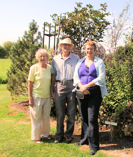 Sheila Cule, Peter Keeping and Fiona Woolfenden in the garden of Peter and Sheila, 2011&copy;Ken Woolfenden